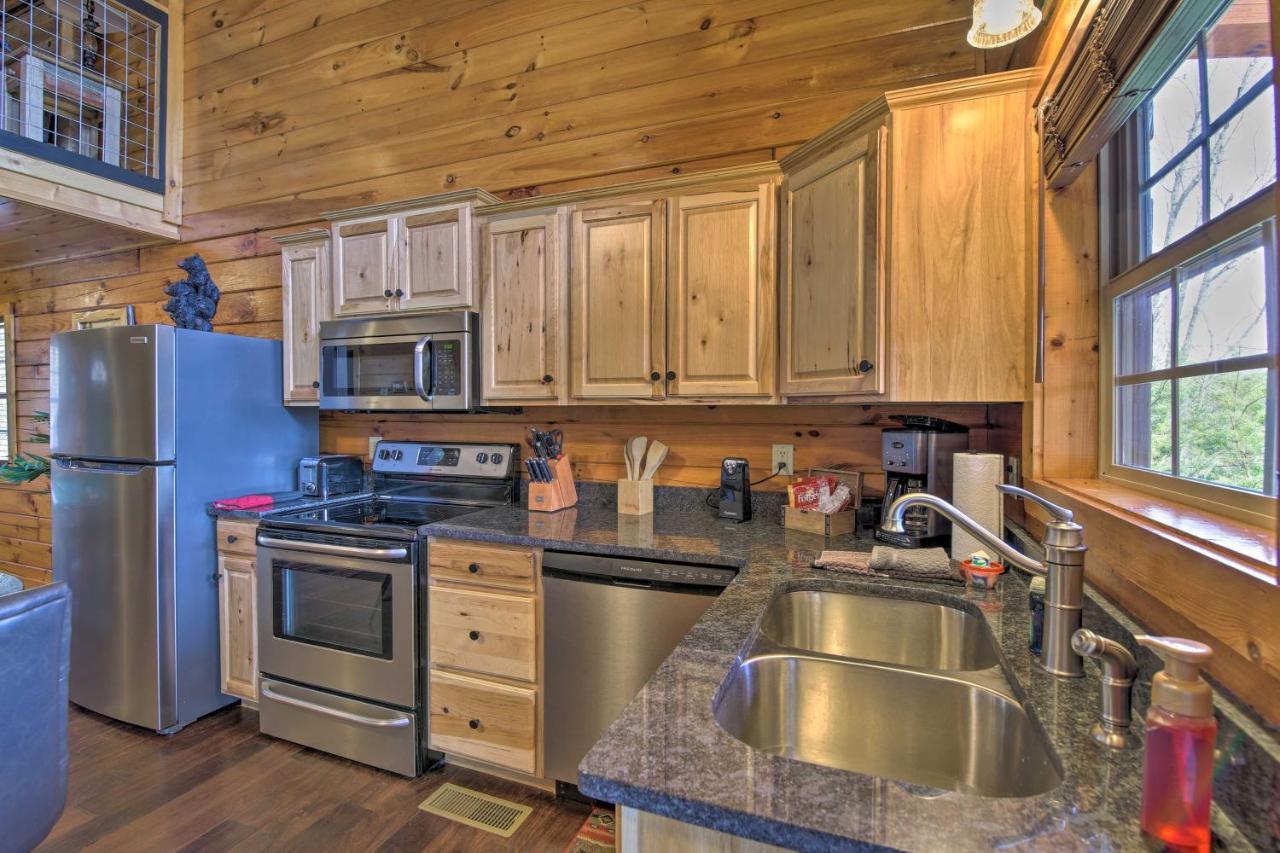 Gatlinburg Cabin With Pool Table And Hot Tub! ภายนอก รูปภาพ